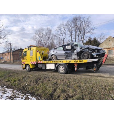 Când să alegi evacuator pentru a transporta o mașină avariată în loc să o remorchezi?